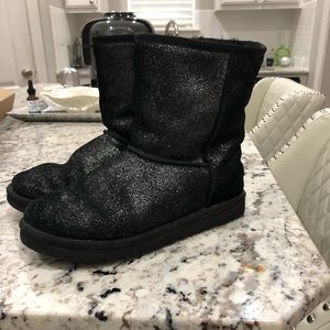 Authentic uggs Kids size 5 fit women size 7